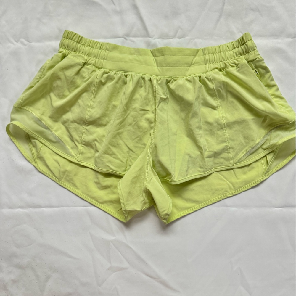 Lululemon Hotty Hot Low Rise Shorts 2.5” Size 10